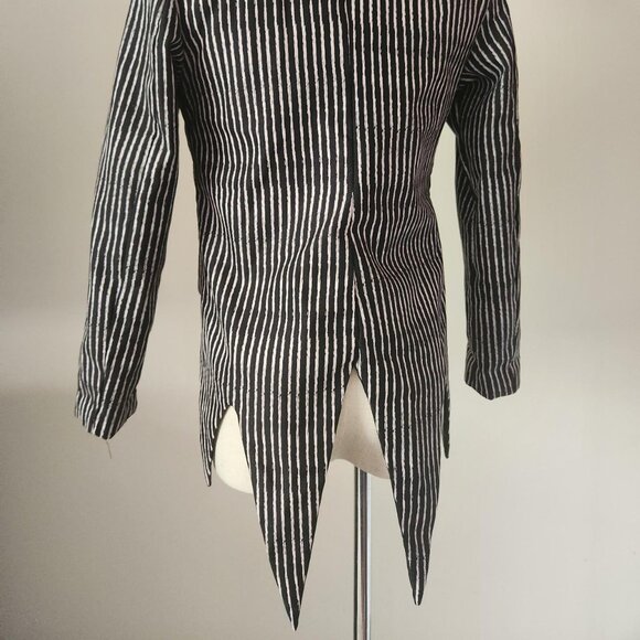 DISNEY Jack Skellington Pinstripe Jacket w/detachable Bat Tie. KIDS 9/10. - Picture 4 of 8